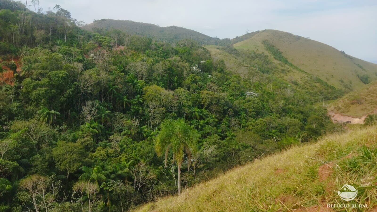 TERRENO COM LINDA VISTA A 20 KM DO CENTRO DE SJC