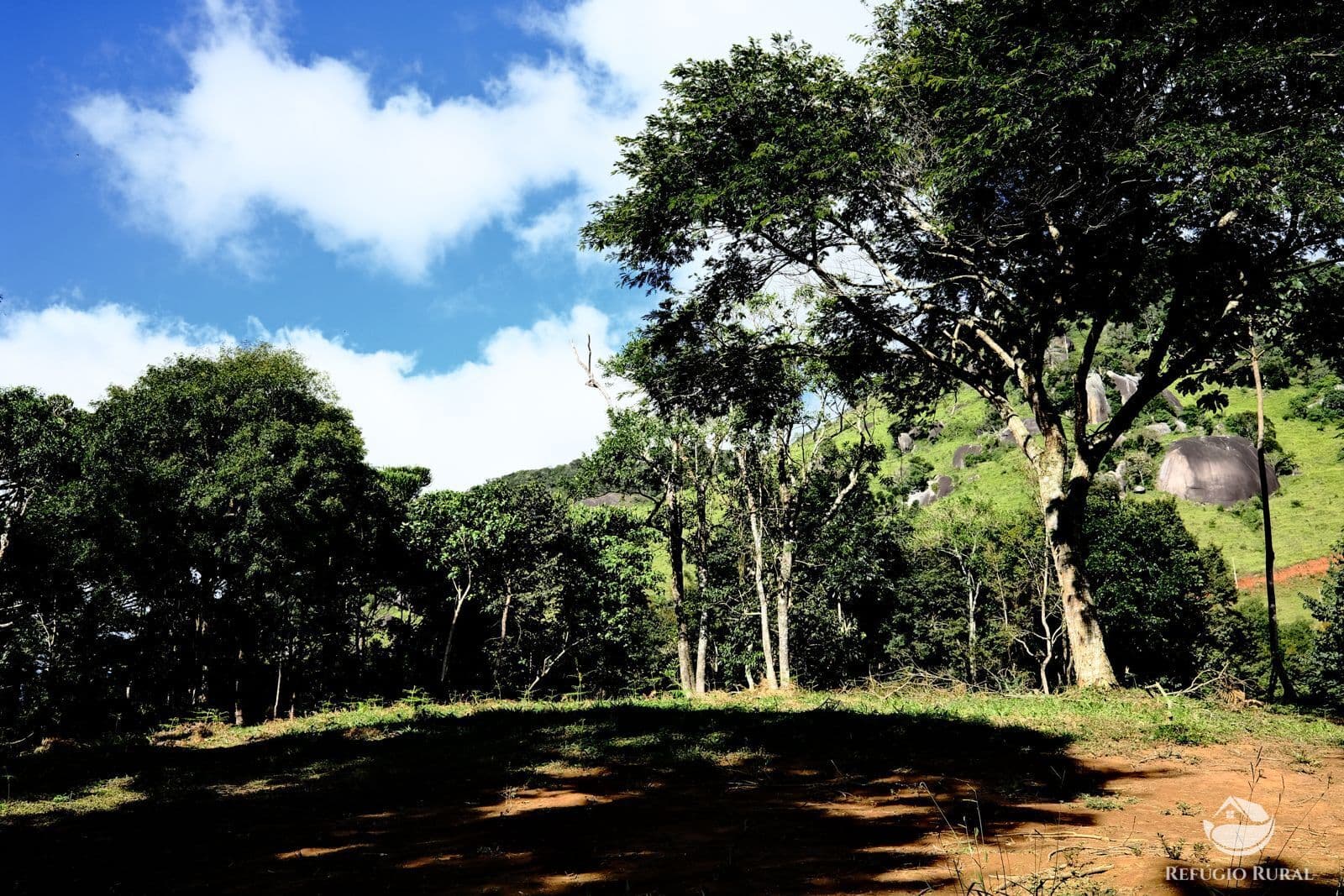 BELO TERRENO COM VISTA PANORÂMICA EM SAPUCAÍ-MIRIM/MG