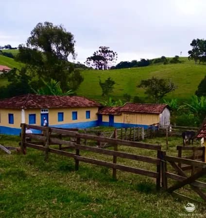 SÍTIO ENCANTADOR COM CACHOEIRAS, PISCINAS NATURAIS E NASCENTE EM CUNHA/SP