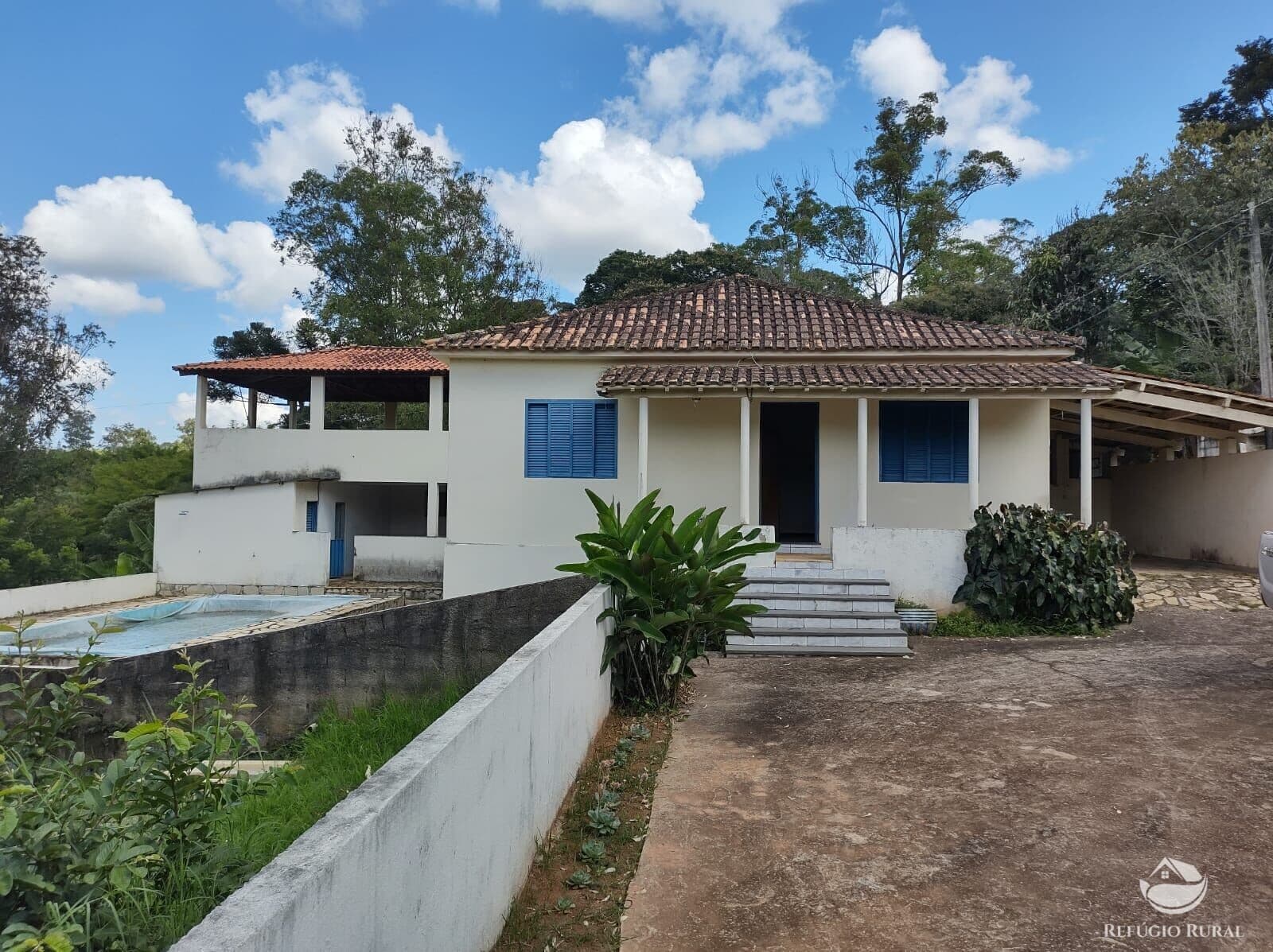 SÍTIO EM CAXAMBU/MG