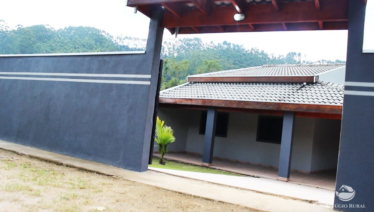 BELÍSSIMA CASA EM MONTEIRO LOBATO/SP