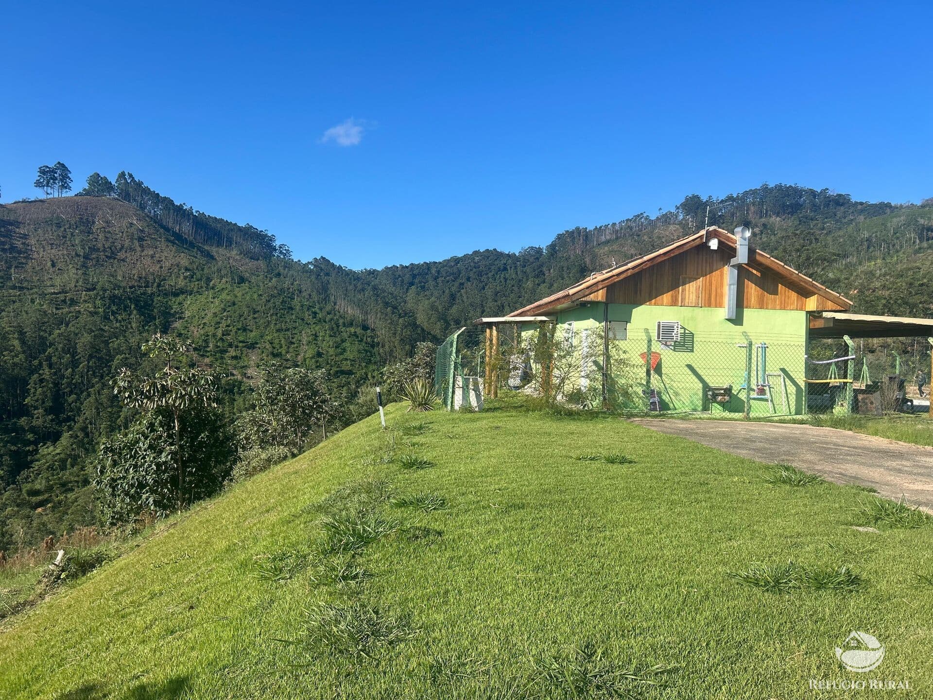 SÍTIO MARAVILHOSO COM ÓTIMA LOCALIZAÇÃO E A MELHOR VISTA DE MONTEIRO LOBATO