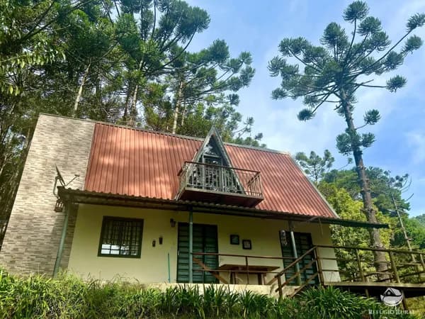 BELÍSSIMO CHALÉ EM SAPUCAÍ-MIRIM/MG