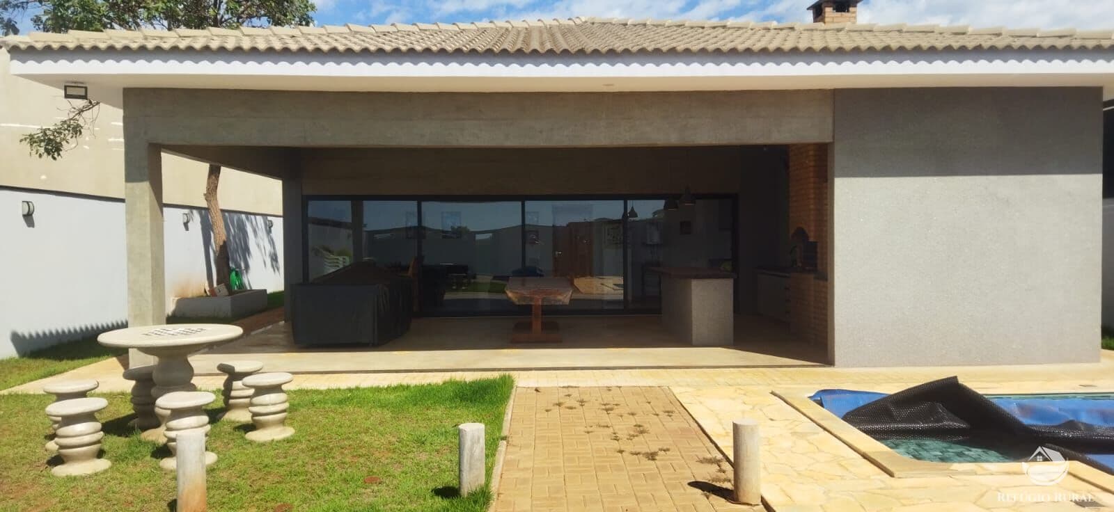 LINDO RANCHO EM CONDOMÍNIO - ICÉM/SP