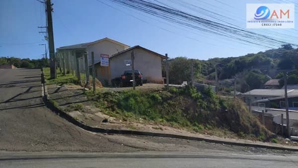 Terreno de esquina com casa em alvenaria á venda no Bairro Ferraria