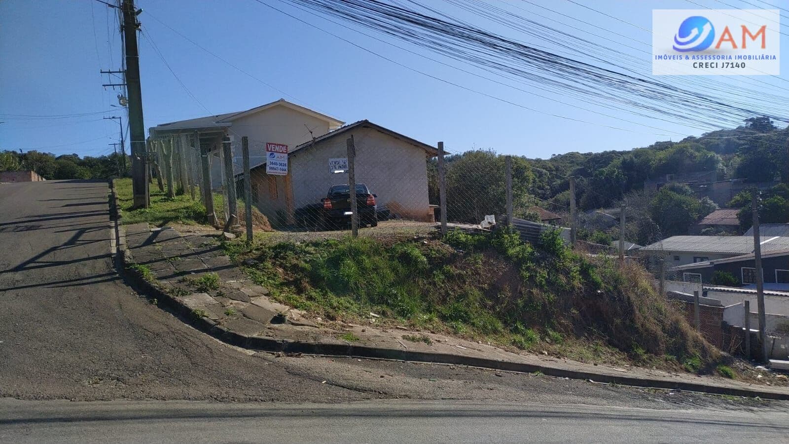 Terreno de esquina com casa em alvenaria á venda no Bairro Ferraria