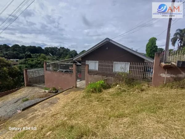 UMA CASA DE ALVENARIA E UMA CASA DE MADEIRA A região apresenta:Perfil residencial misto (urbano + rural) /Crescimento moderado Boa procura por imóveis com terreno amplo ✔Valorização maior quando há casa em alvenaria bem conservada. TERRENO DE ESQUINA