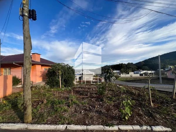 Terreno de Esquina - Paraíso do Vale