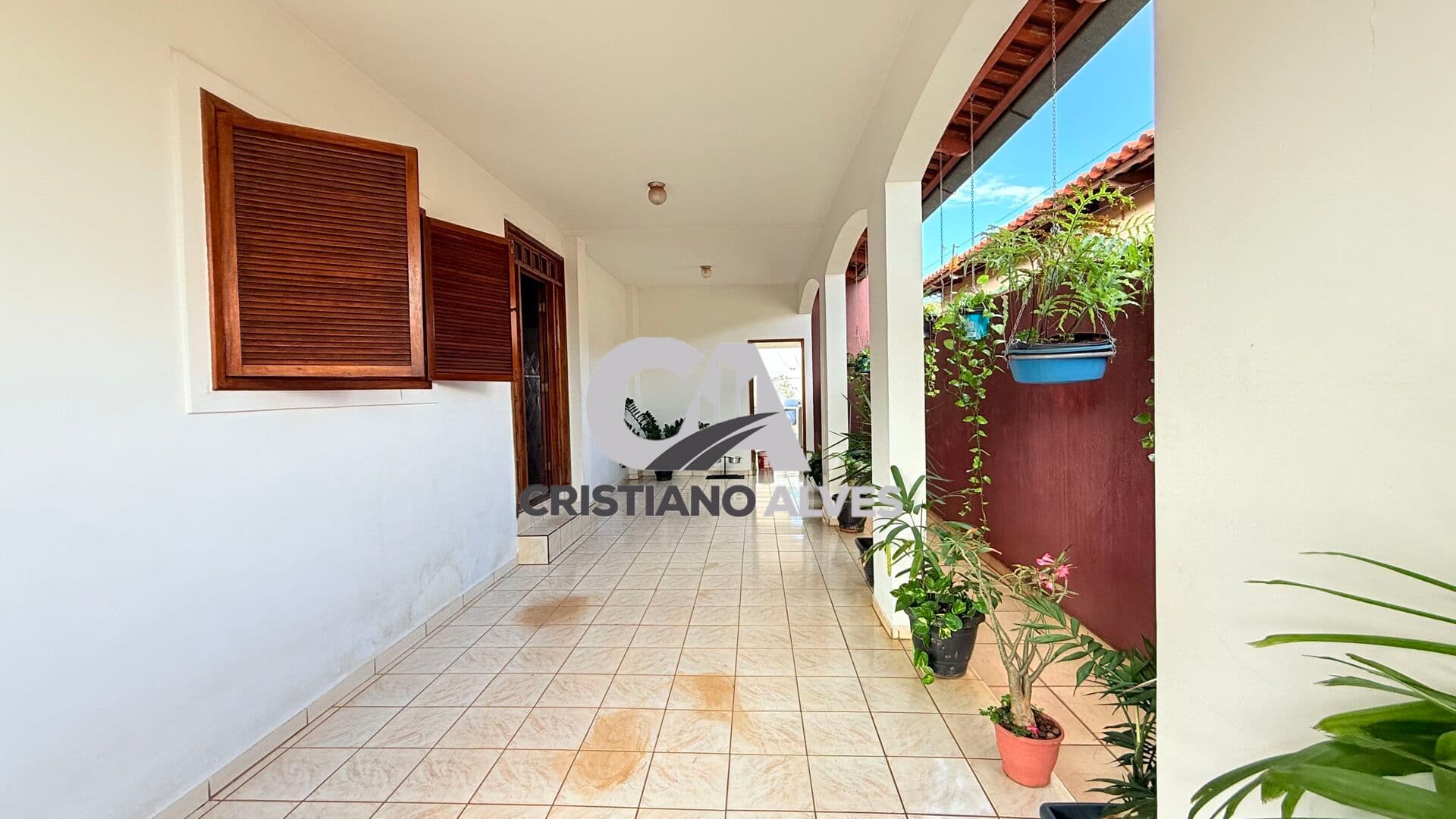 Oportunidade Casa sozinha no Lote,com barracão a venda 03 quartos, setor jardim bela vista Goiânia, ótima localização, avenidas, supermercado,
