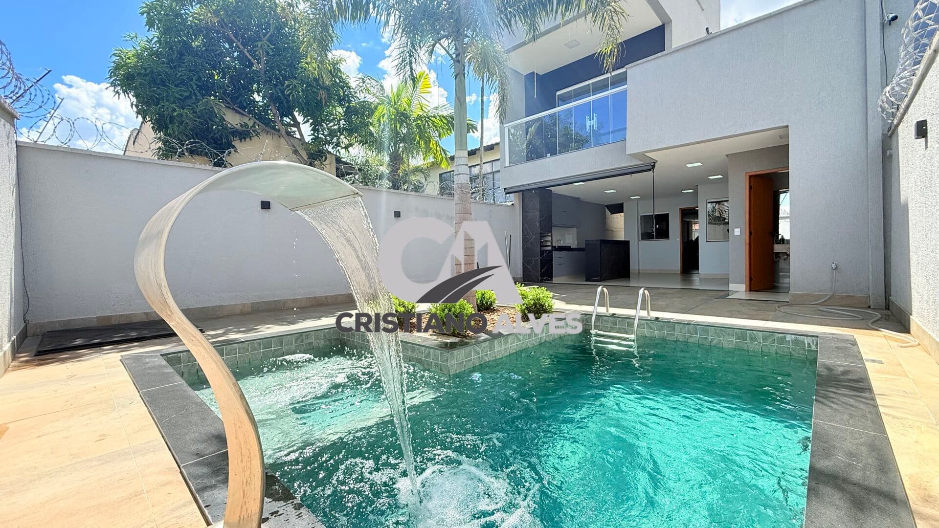 Oportunidade Sobrado à venda com 03 suites, jardim América Goiânia,sala com direito alto, todas no porcelanato, ótima localização próximo avenida T63
