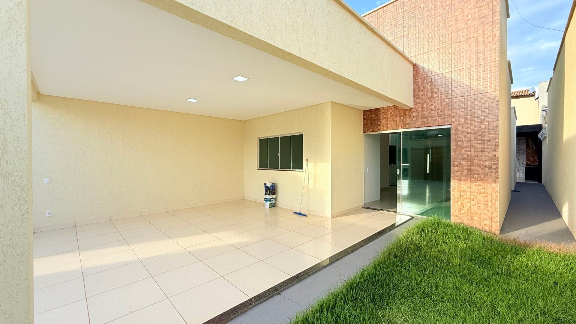 Casa moderna a venda setor Residencial Cidade Verde,Goiânia ,acesso rápido, avenidas, próximo supermercado loja de conveniências