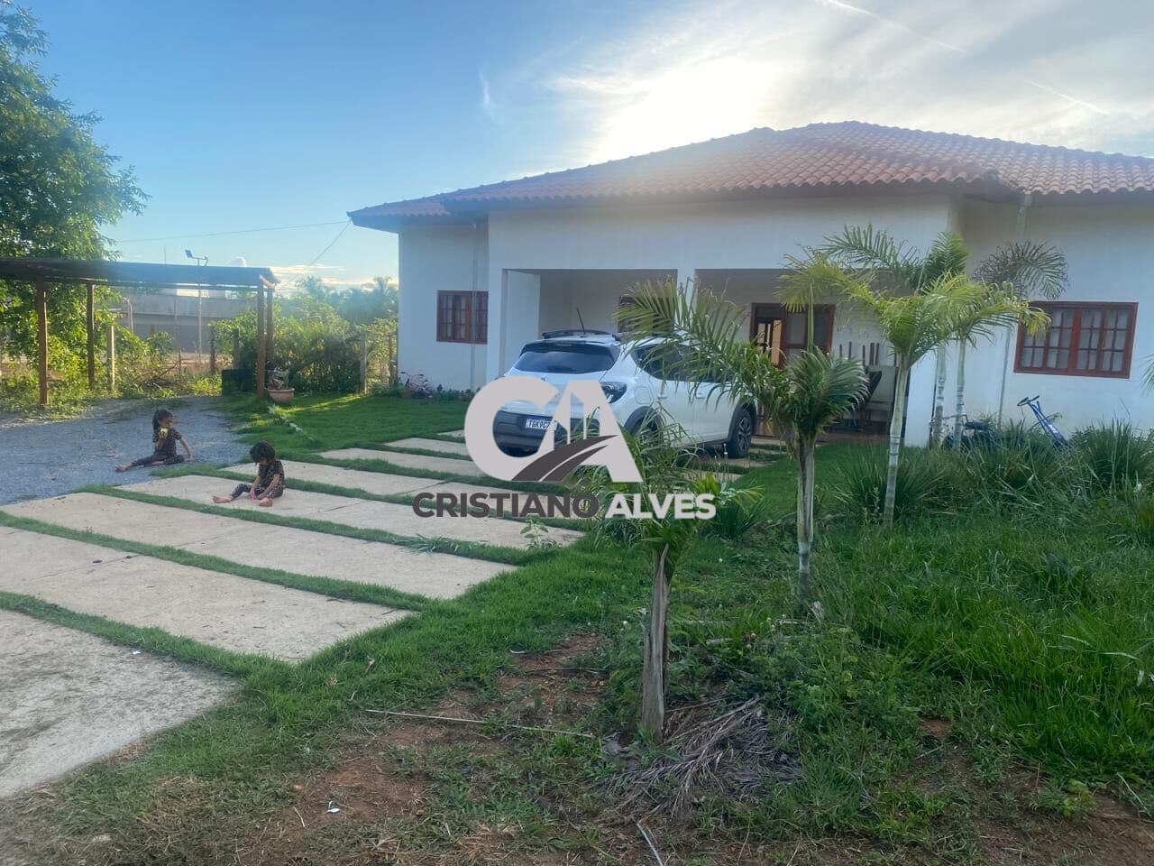 Casa a venda Condomínio estância das águas em Hidrolândia, 04 quartos sendo 2 suítes
