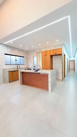 Oportunidade Casa a venda setor Papilon Park, 03 quartos ,ótima localização, avenida anel viário, supermercado.