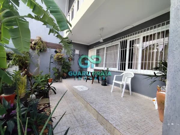 Casa duplex ampla e bem localizada