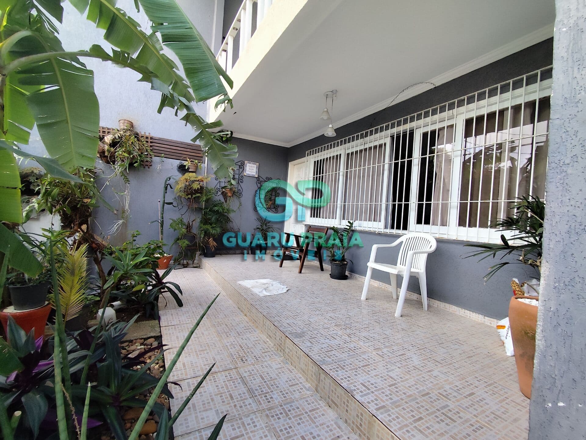 Casa duplex ampla e bem localizada