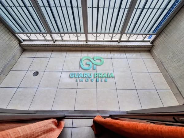 Apartamento a uma quadra da praia , ótima localização , garagem no prédio.