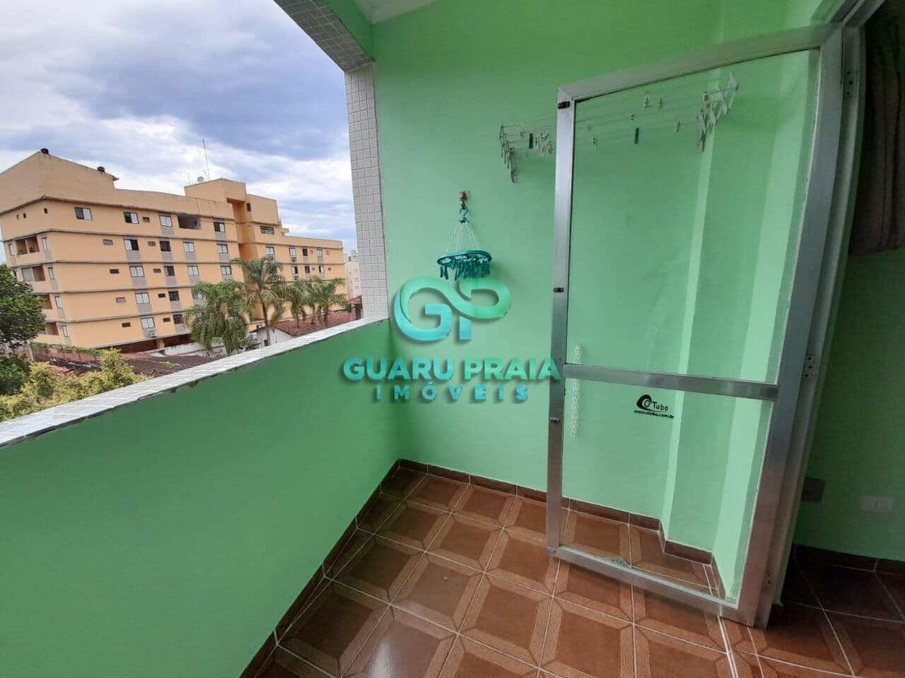 Apartamento 3 dormitorios com sacada
