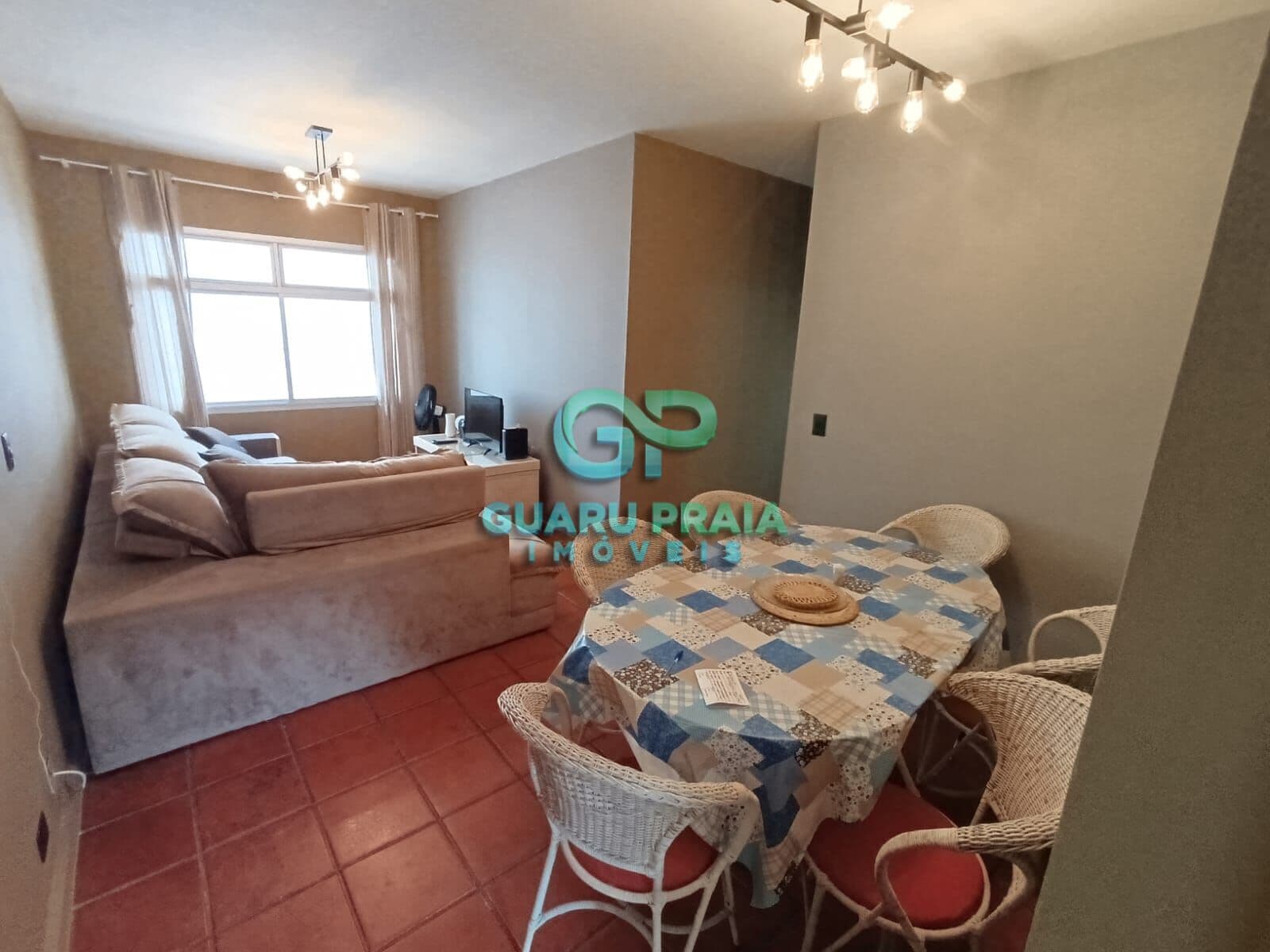 Apartamento 2 Dormitórios 150m da Praia da Enseada