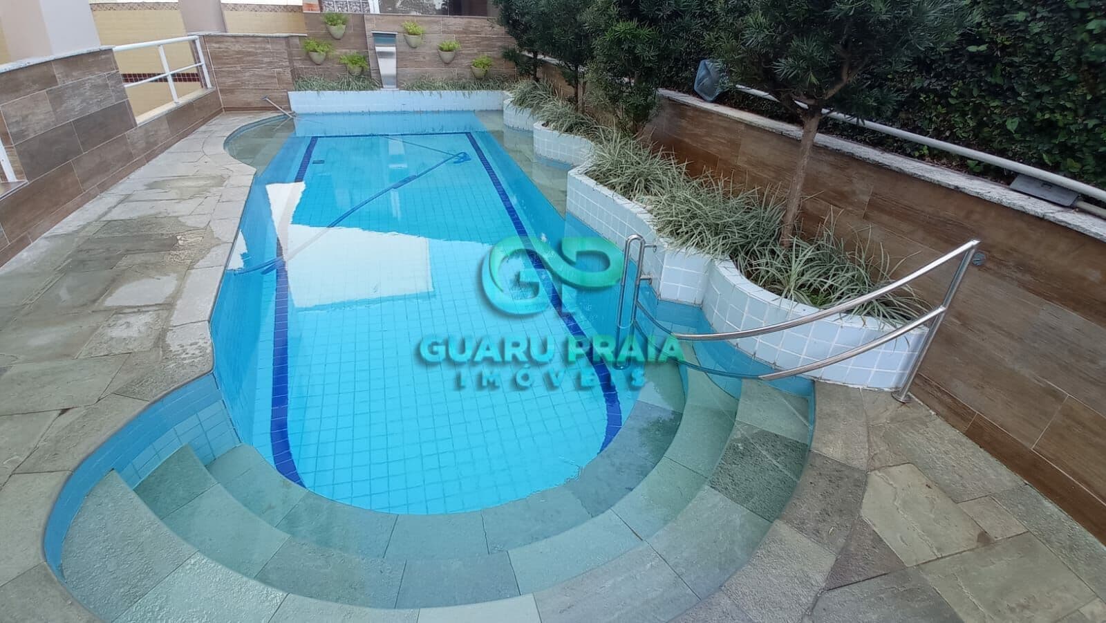 Amplo, com lazer, a duas quadras do mar