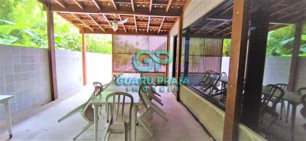 3 dormitórios sendo 1 suíte, sala espaçosa para 2 ambientes, banheiro social, cozinha, área de serviço, 2 vagas de garagem