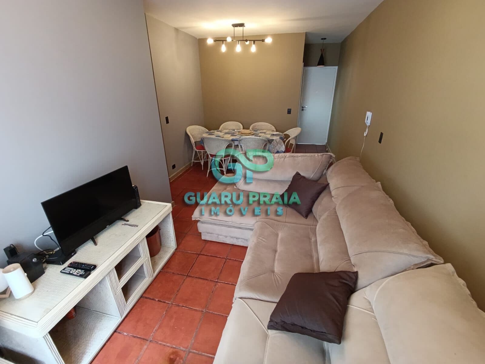 Apartamento à Venda – 2 Dormitórios 150m da Praia da Enseada