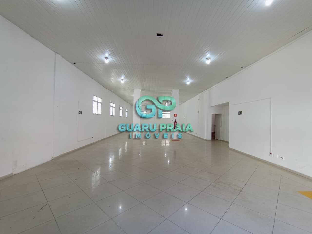 Espaço Comercial Amplo e Estratégico na Enseada