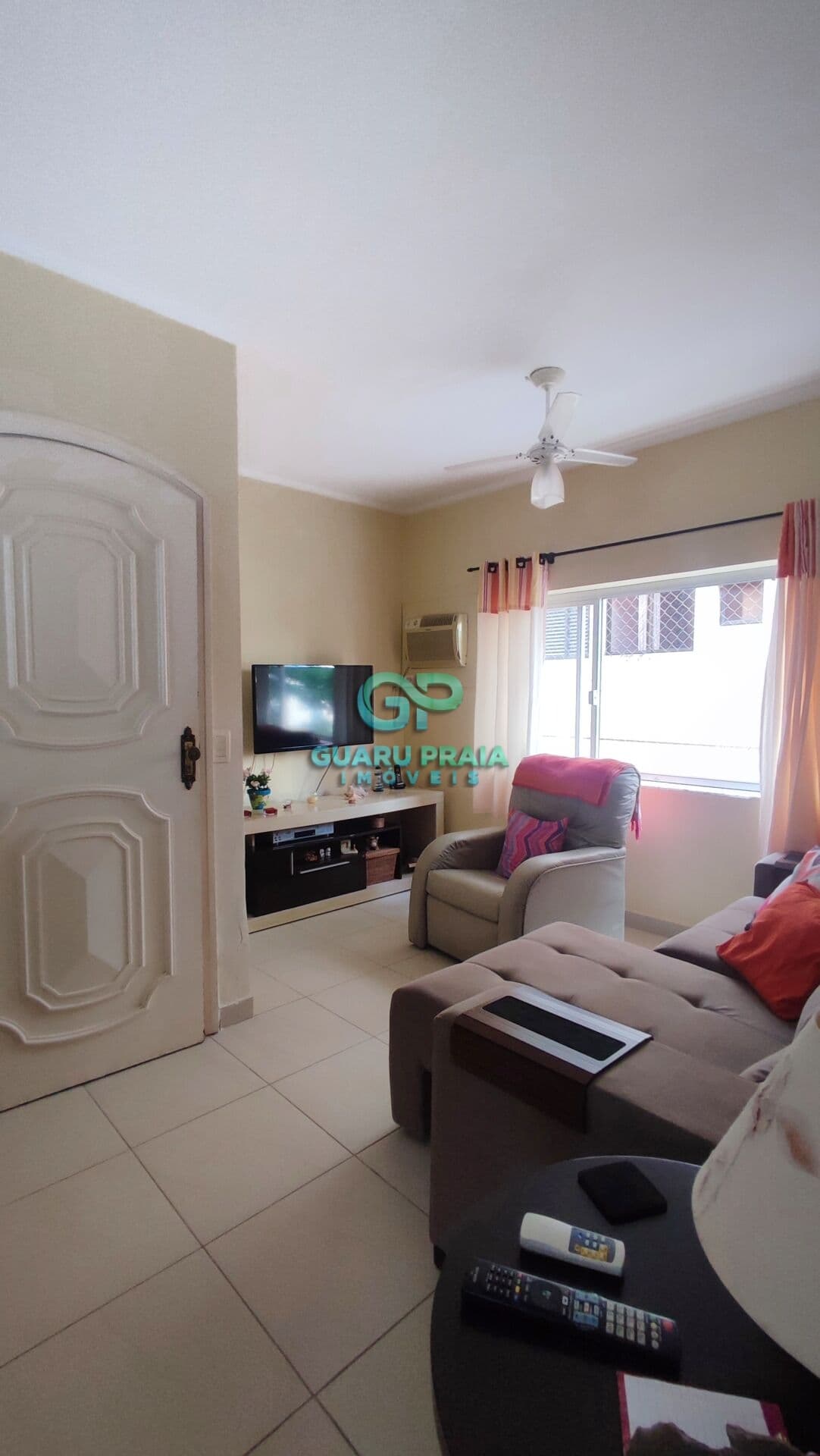 2 quartos, sendo 1 suíte, sala de estar/tv , cozinha , lavanderia, banheiro social , sacada no quarto principal