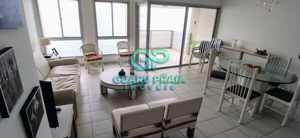 Apartamento Padrão frente mar.