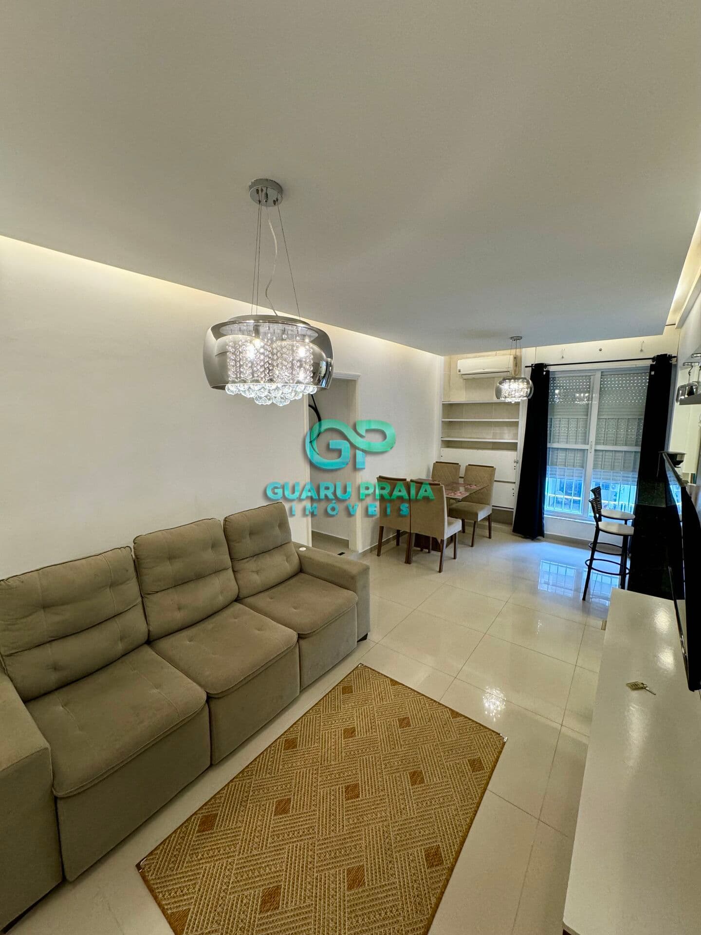 Apartamento à Venda - 100 metros da Praia de Pitangueiras, Guarujá