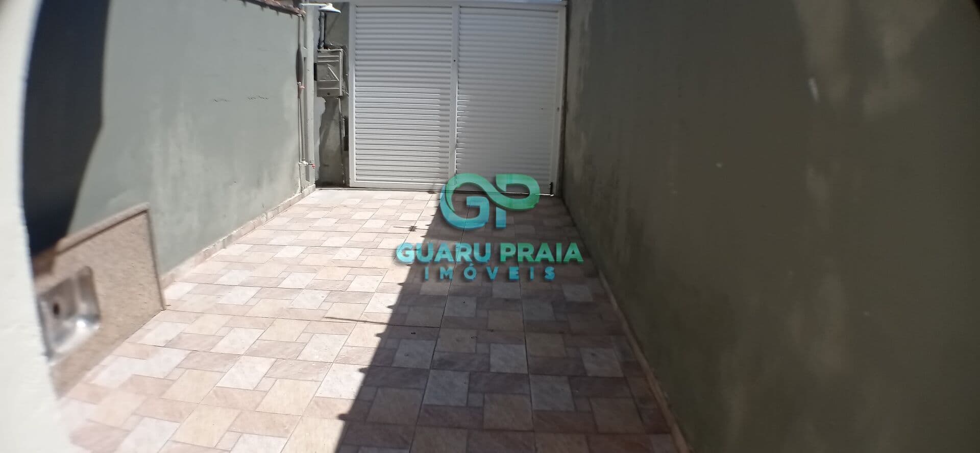 Locação anual - 3 dormitórios sendo 1 suíte, sala para 2 ambientes, cozinha, área de serviço, e garagem