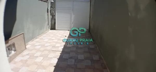 Locação anual - 3 dormitórios sendo 1 suíte, sala para 2 ambientes, cozinha, área de serviço, e garagem