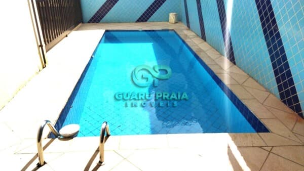 Uma quadra do mar com lazer!