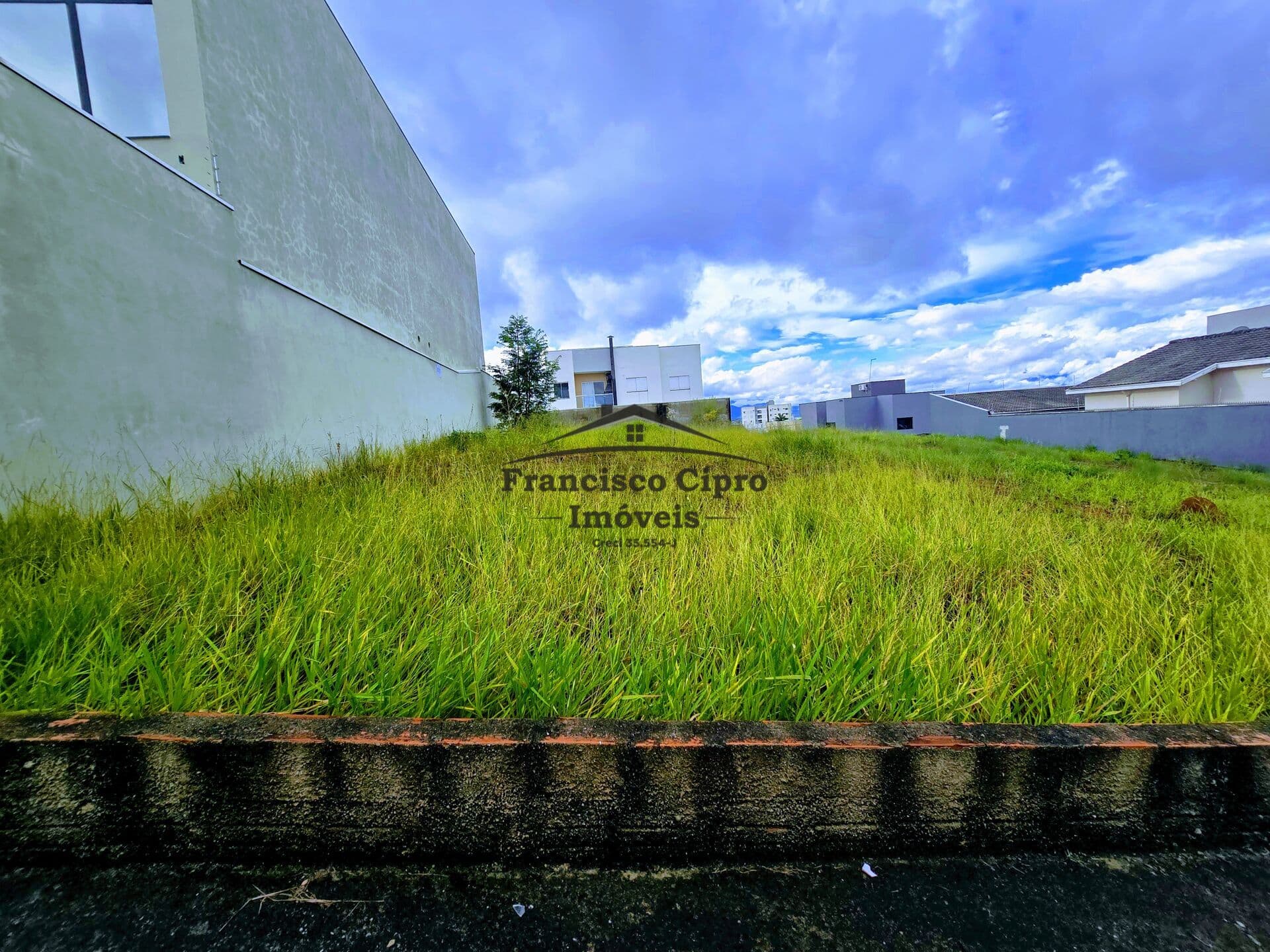 Lote/Terreno em Guaratinguetá - Residencial Village Santana