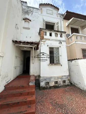 Sobrado em Guaratinguetá - Centro