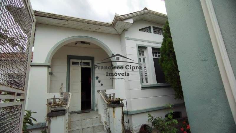 Casa em Guaratinguetá - Centro