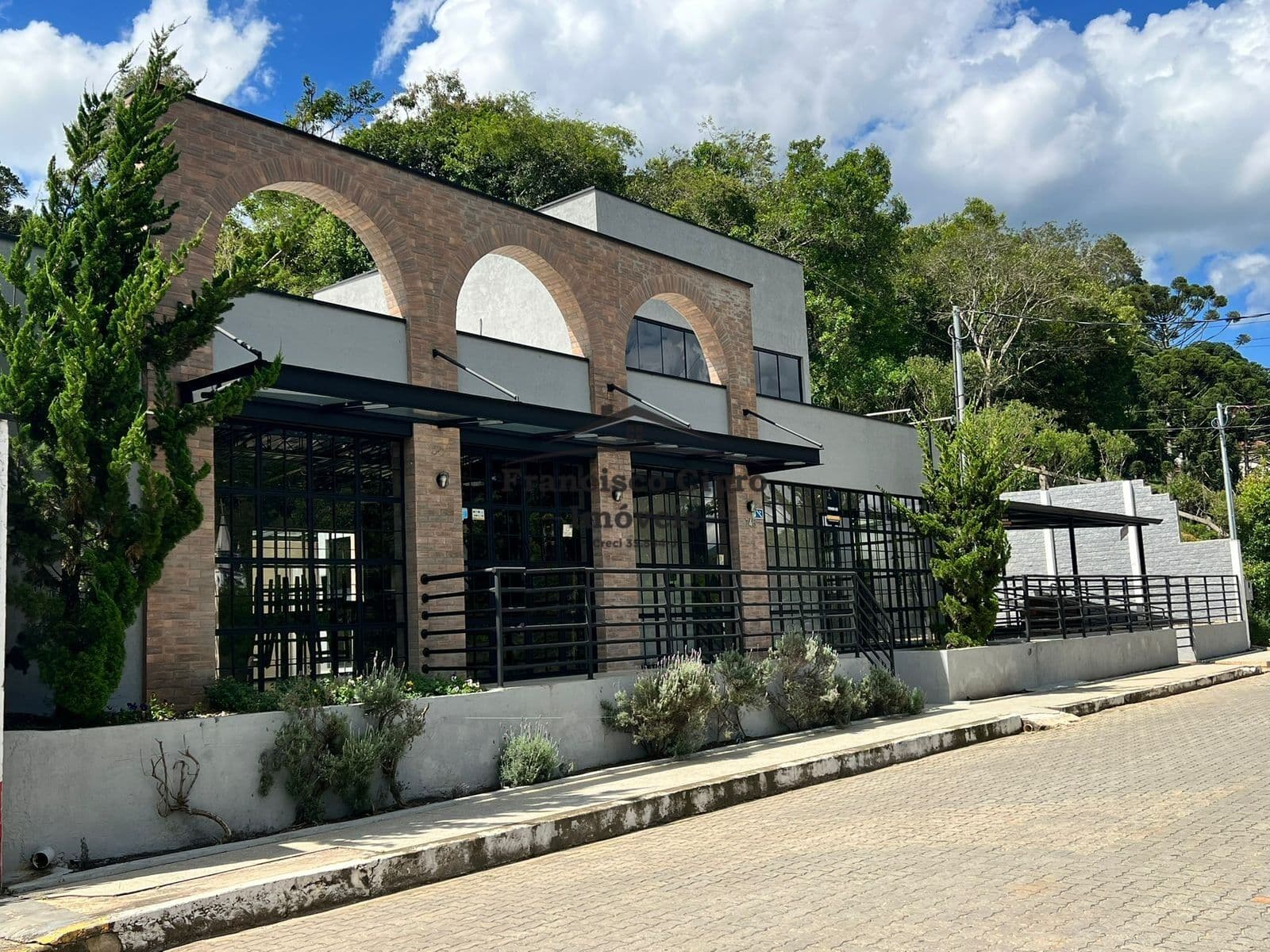 Ponto Comercial/Loja/Box em Delfim Moreira - Centro