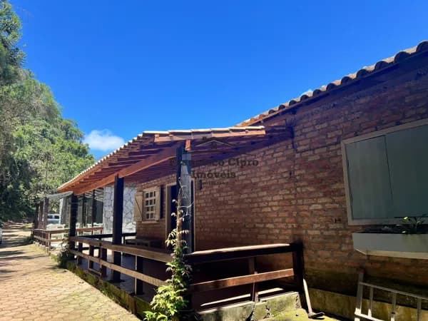 Fazenda/Sítios/Chácaras em Delfim Moreira - Centro