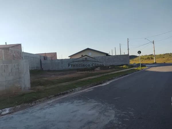 Lote/Terreno em Guaratinguetá - Loteamento Residencial Itália