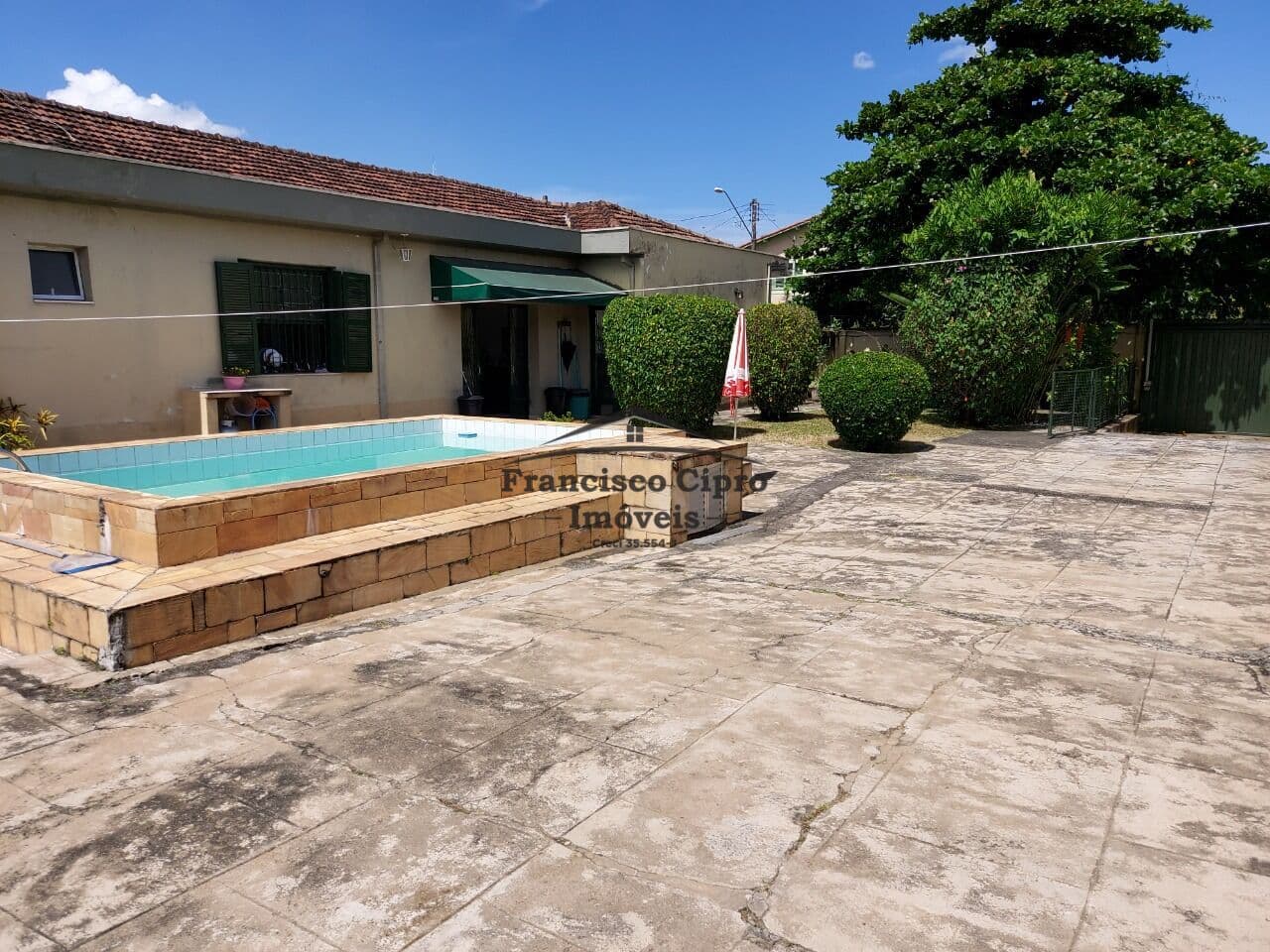 Casa em Guaratinguetá - Vila Paraíba