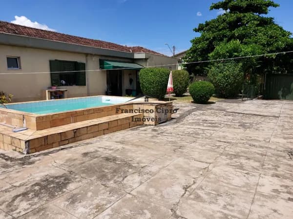Casa em Guaratinguetá - Vila Paraíba