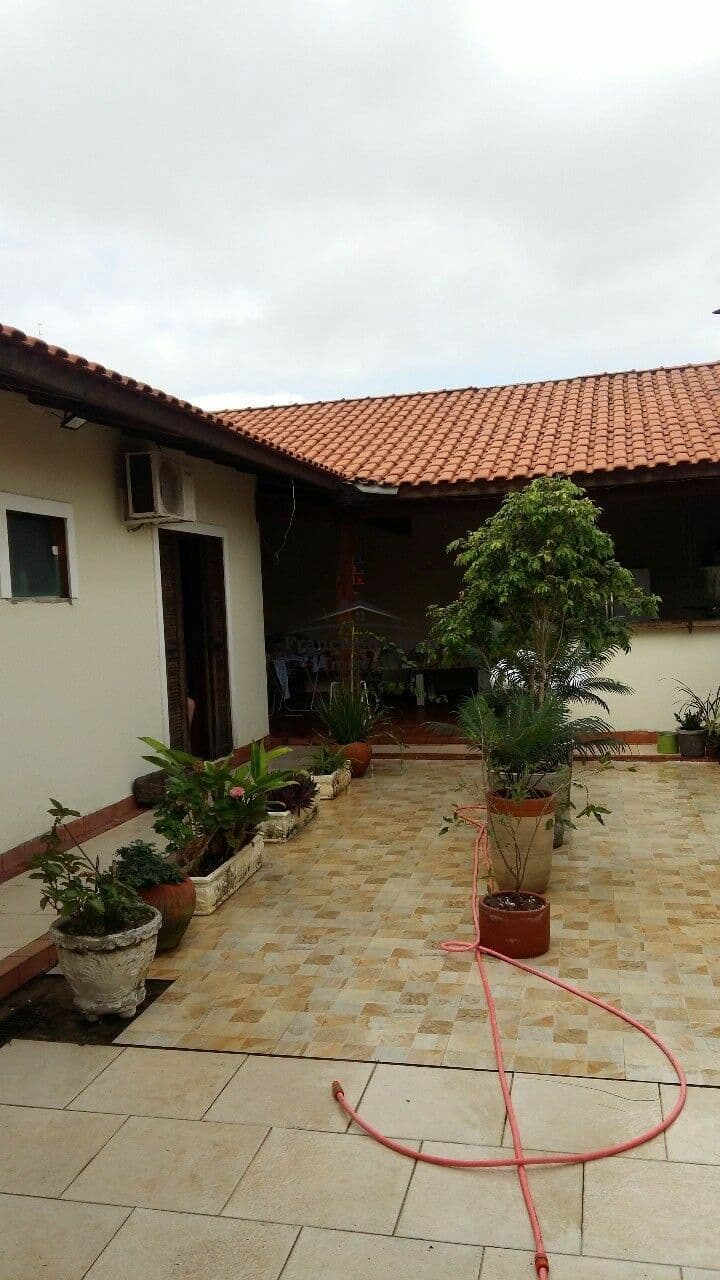 Casa em Guaratinguetá - Residencial Village Santana