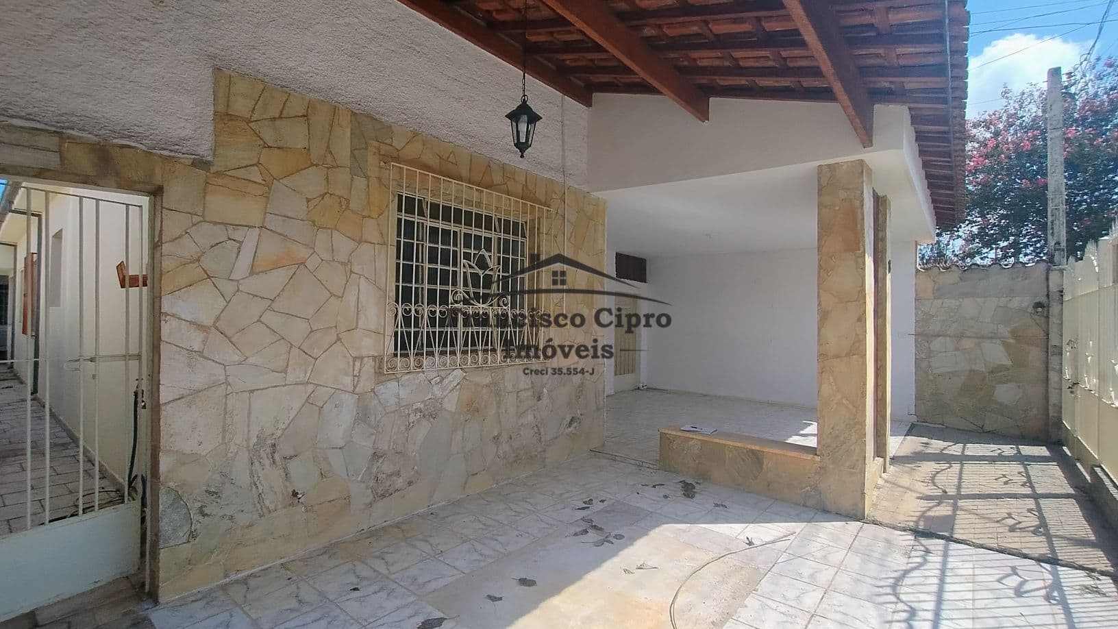 Casa em Guaratinguetá - Vila Comendador Rodrigues Alves