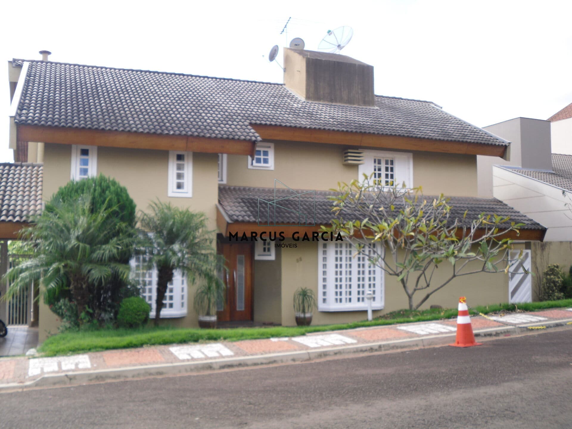 🏡 Casa/Sobrado de Alto Padrão à Venda no Vale das Araucárias – Região Sul