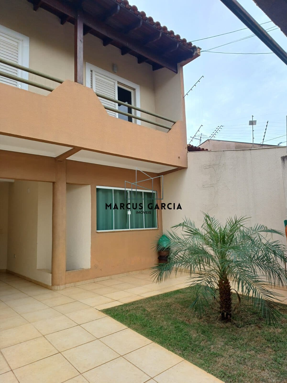 Casa/Sobrado à Venda no Jardim Continental – Região Norte de Londrina/PR | 3 Quartos (1 Suíte) | 188m² Construídos | 4 Vagas | Completa de Armários