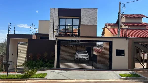 Casa/Sobrado á venda no Jardim Universitário, região sul em Londrina/Pr