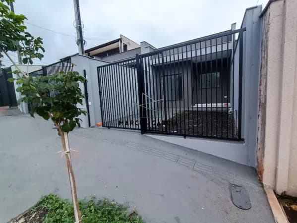 Casa geminada á venda no Jardim Urca, região leste em Londrina/Pr