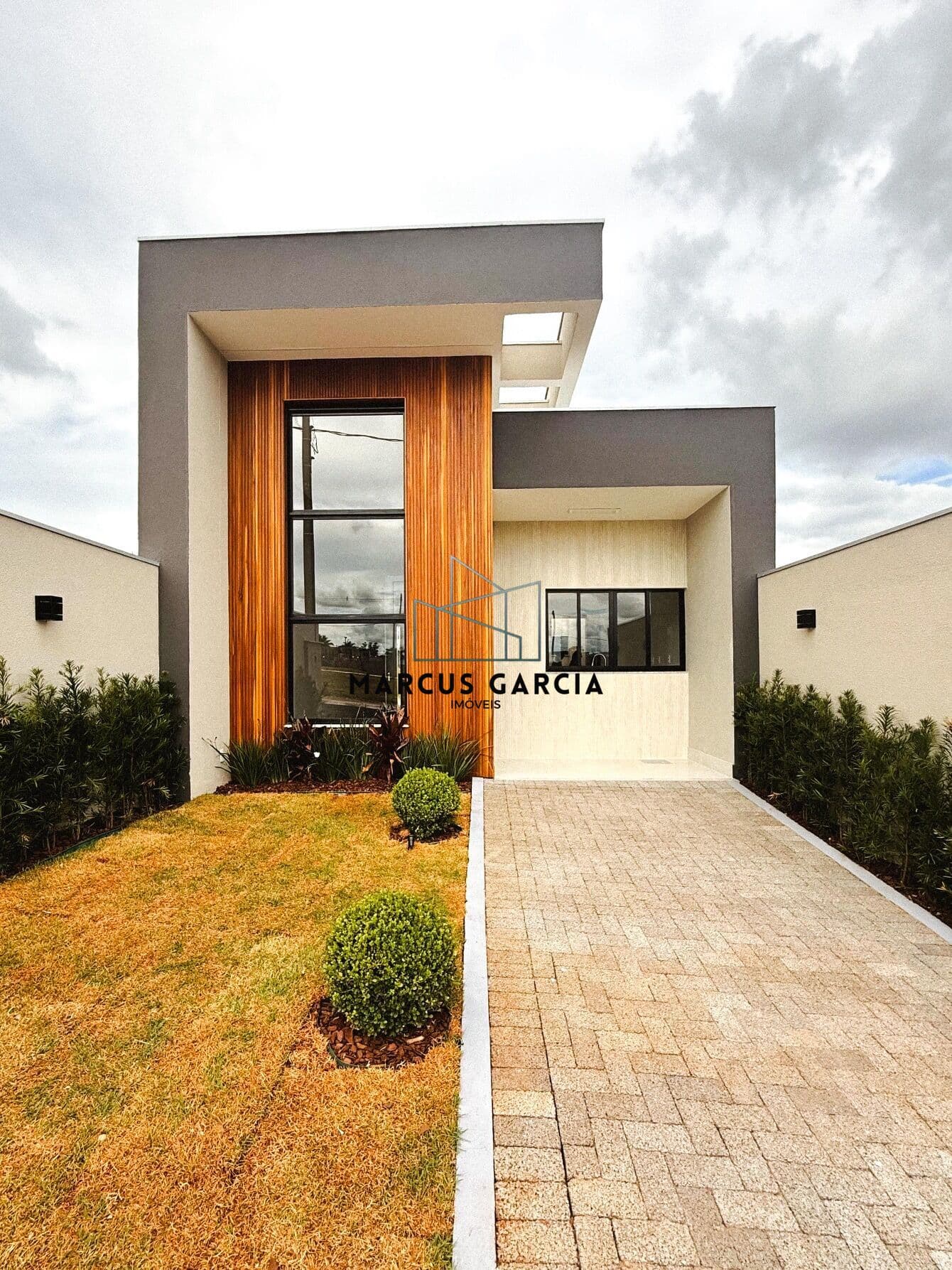 Casa à Venda no Condomínio Portal de Veneza – 3 Quartos (1 Suíte) + WC Social | Churrasqueira | A partir de 125,10m² de Área Privativa | 89,29m² de Área Construída | Condomínio Fechado na Zona Norte de Londrina/PR | Construção Nova com Pé Direito Alto |