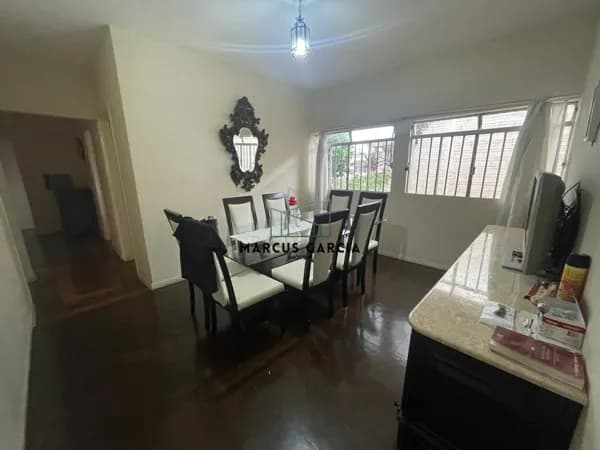Casa Comercial e Residencial à Venda – Próxima à Av. Maringá e Av. JK | 390m² de Terreno | 280m² Construídos | 4 Quartos | 3 Vagas Cobertas | Espaço Amplo
