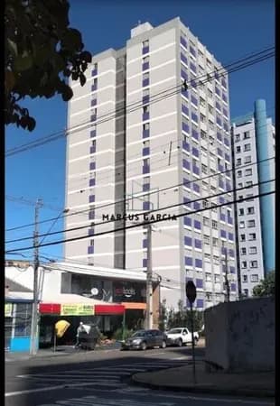 Apartamento à venda no Edifício Monte Carlo – Rua Mossoró | Região Central de Londrina/PR Excelente oportunidade para quem busca morar ou investir no coração da cidade, com localização estratégica, planta bem distribuída e conforto no dia a dia.