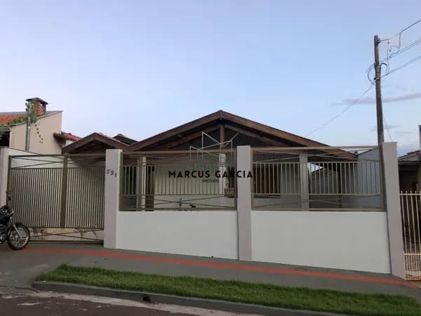 Casa à Venda no Conjunto Alexandre Urbanas – Zona Leste | Londrina/PR ✨